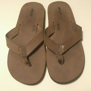 Reef  Draftsmen Leather Slippers w bottle opener
